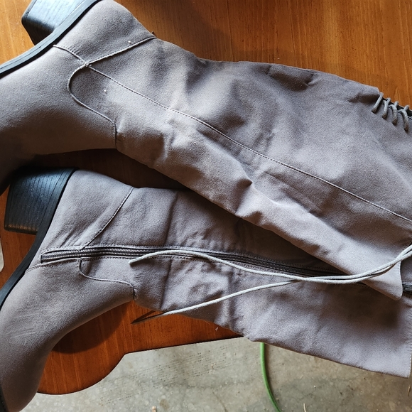 Faux Suede, light gray, 8.5 wide calf - Picture 3 of 4